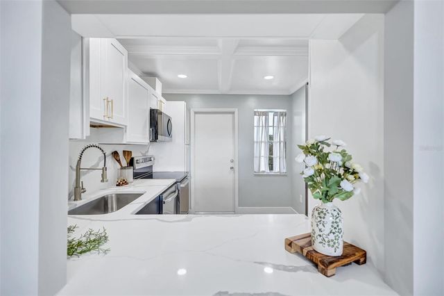 7461 W COUNTRY CLUB DRIVE N 408, Sarasota, FL 34243