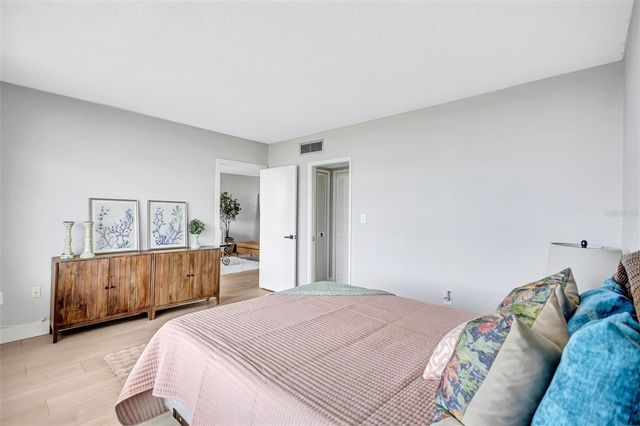 7461 W COUNTRY CLUB DRIVE N 408, Sarasota, FL 34243