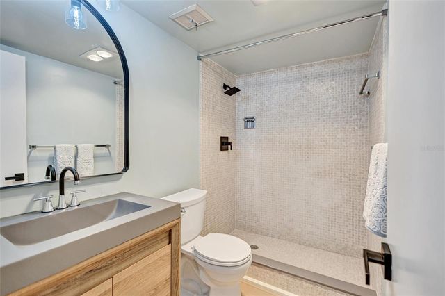 7461 W COUNTRY CLUB DRIVE N 408, Sarasota, FL 34243