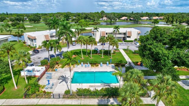 7461 W COUNTRY CLUB DRIVE N 408, Sarasota, FL 34243