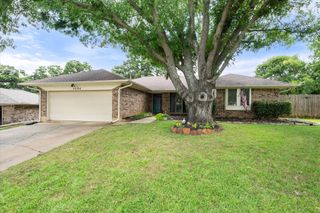 5504 Forest Bend Drive, Arlington, TX 76017