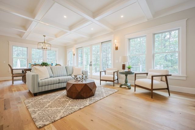 28 Quaker Run, Mashpee, MA 02649