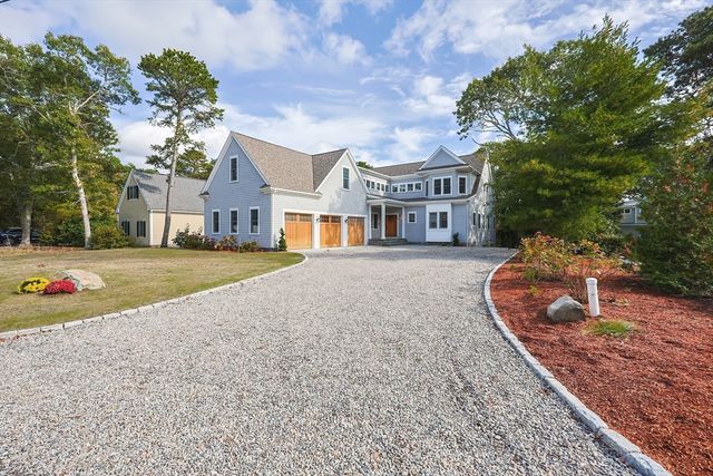 28 Quaker Run, Mashpee, MA 02649