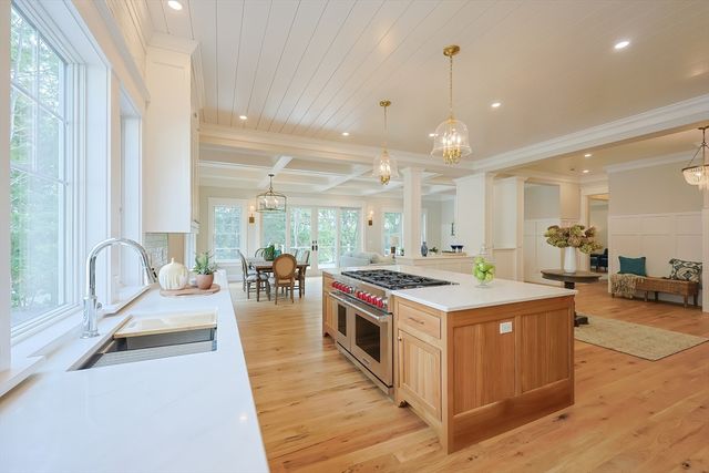 28 Quaker Run, Mashpee, MA 02649