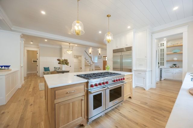 28 Quaker Run, Mashpee, MA 02649