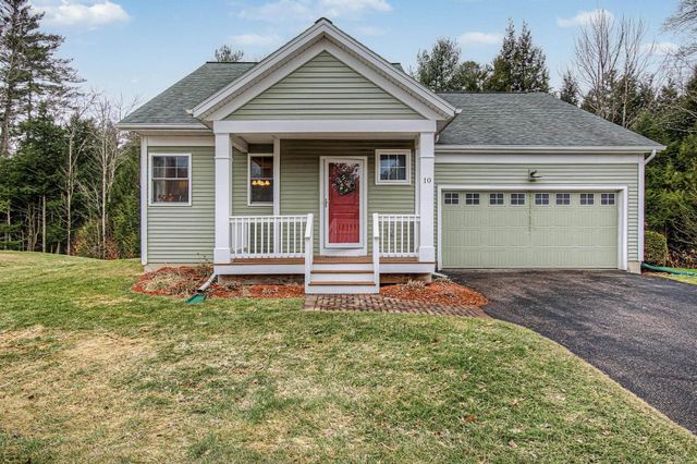 10 Stonebrook Circle, Essex, VT 05452