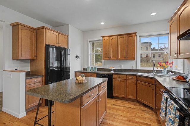 10 Stonebrook Circle, Essex, VT 05452