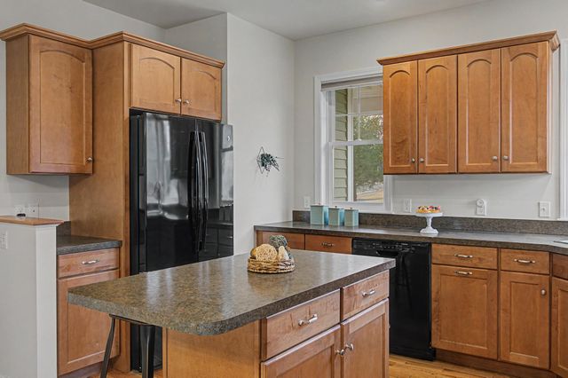 10 Stonebrook Circle, Essex, VT 05452