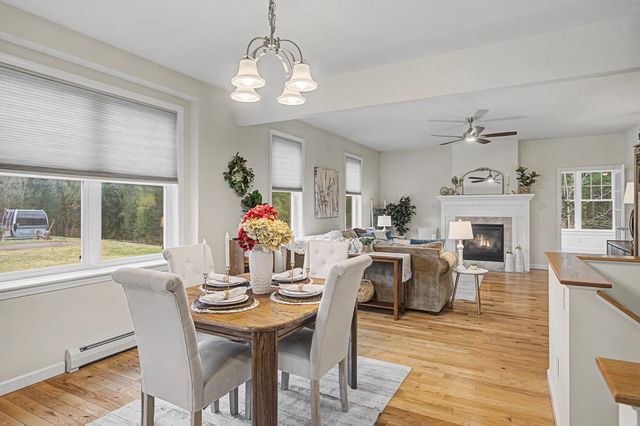 10 Stonebrook Circle, Essex, VT 05452