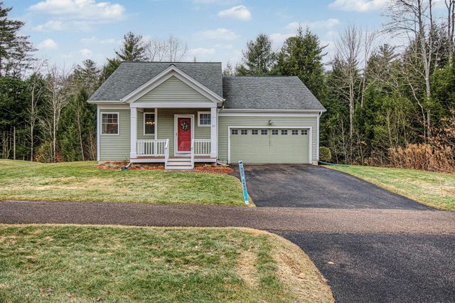 10 Stonebrook Circle, Essex, VT 05452