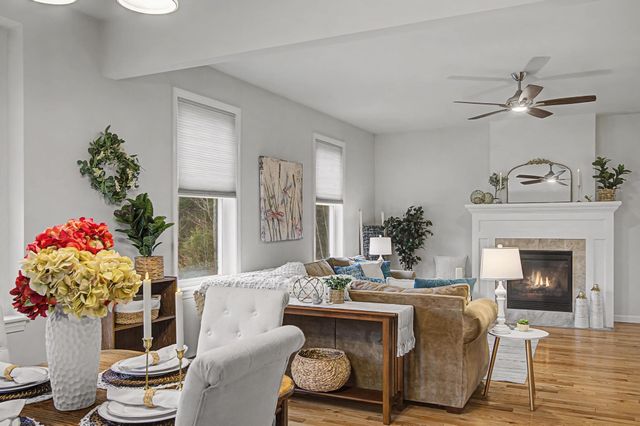 10 Stonebrook Circle, Essex, VT 05452