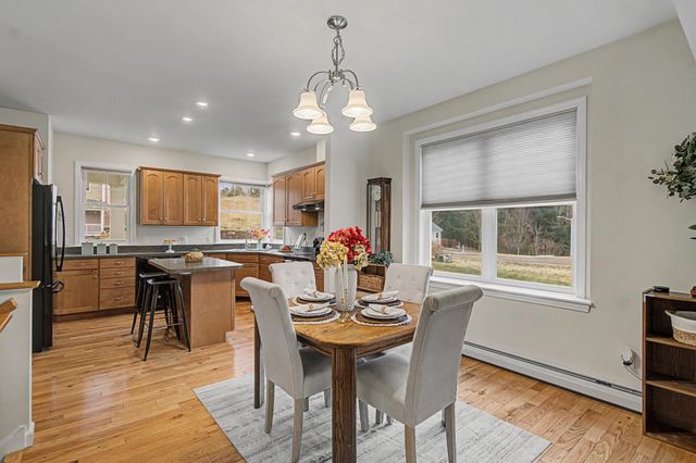 10 Stonebrook Circle, Essex, VT 05452