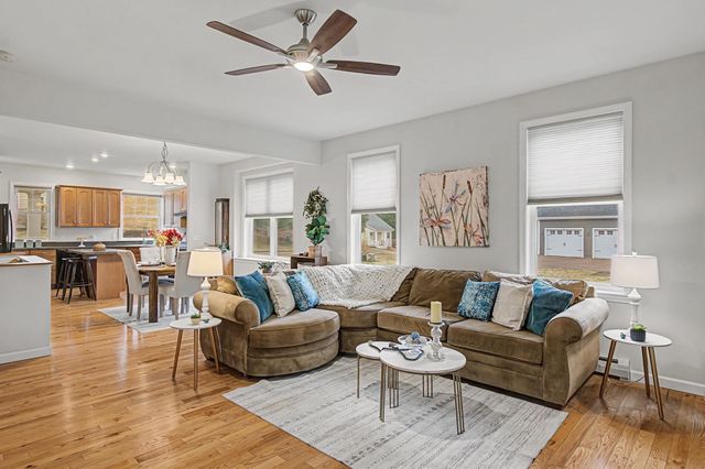 10 Stonebrook Circle, Essex, VT 05452