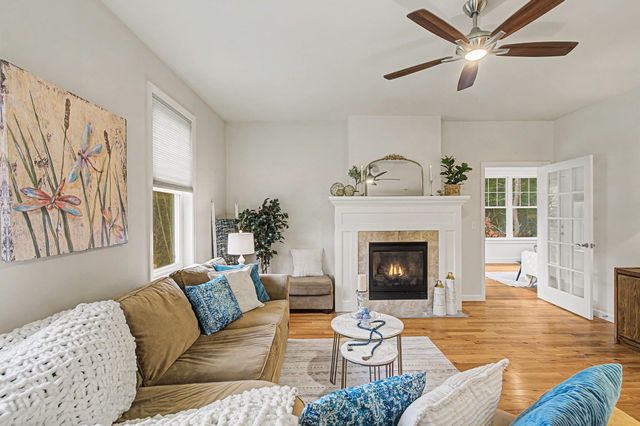 10 Stonebrook Circle, Essex, VT 05452