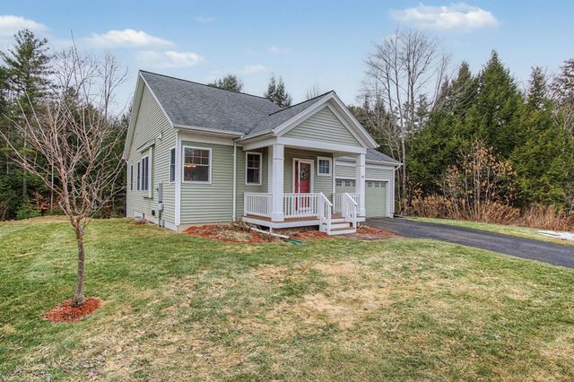 10 Stonebrook Circle, Essex, VT 05452