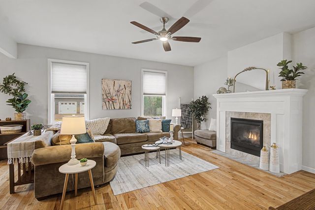 10 Stonebrook Circle, Essex, VT 05452