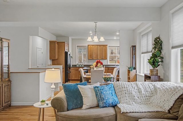 10 Stonebrook Circle, Essex, VT 05452