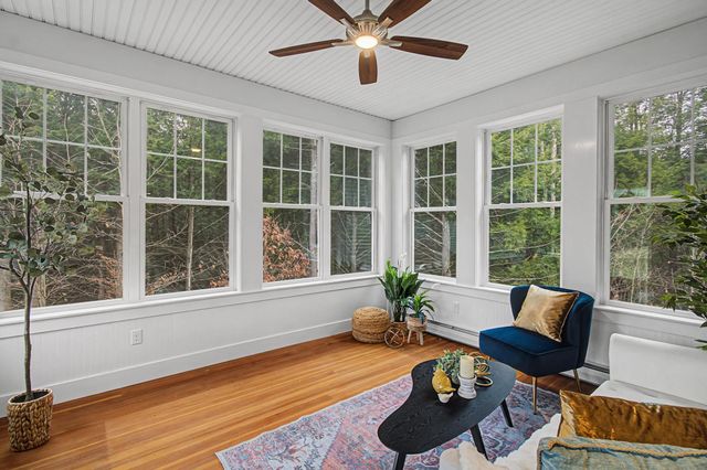 10 Stonebrook Circle, Essex, VT 05452