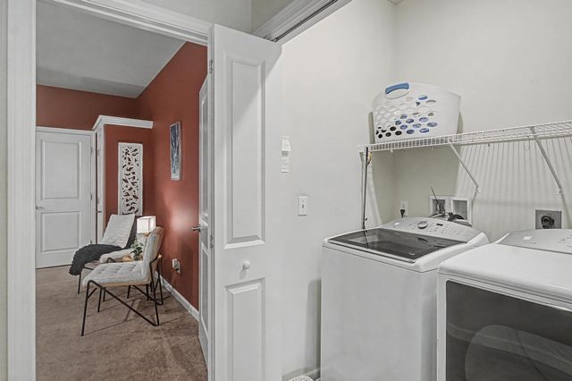 10 Stonebrook Circle, Essex, VT 05452