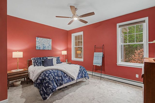 10 Stonebrook Circle, Essex, VT 05452