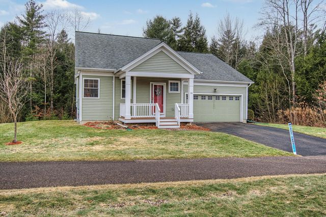 10 Stonebrook Circle, Essex, VT 05452