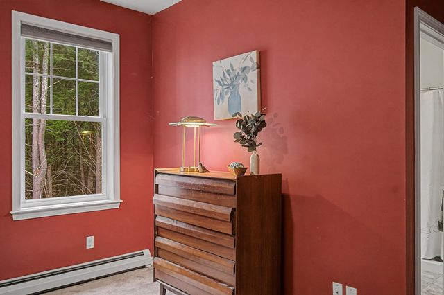 10 Stonebrook Circle, Essex, VT 05452