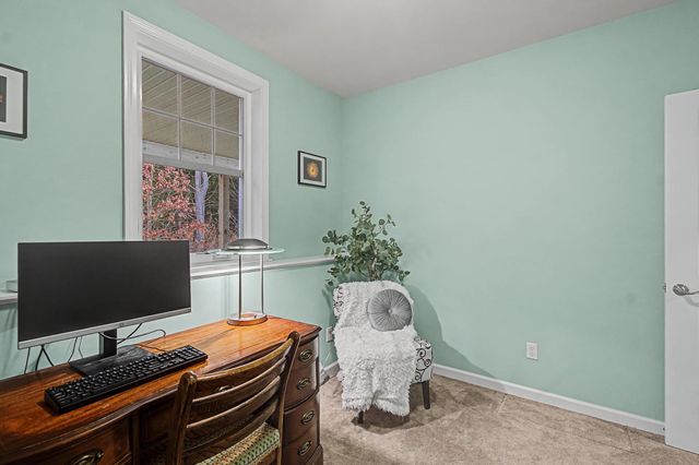 10 Stonebrook Circle, Essex, VT 05452