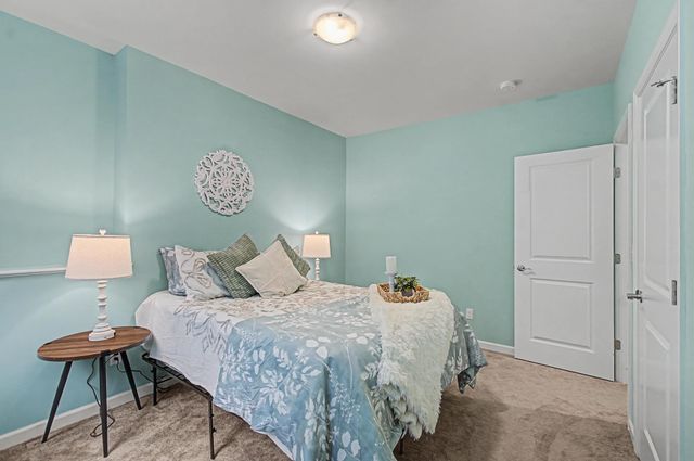 10 Stonebrook Circle, Essex, VT 05452