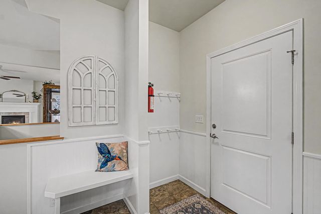 10 Stonebrook Circle, Essex, VT 05452