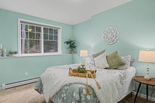 10 Stonebrook Circle, Essex, VT 05452