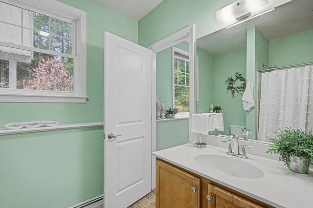 10 Stonebrook Circle, Essex, VT 05452