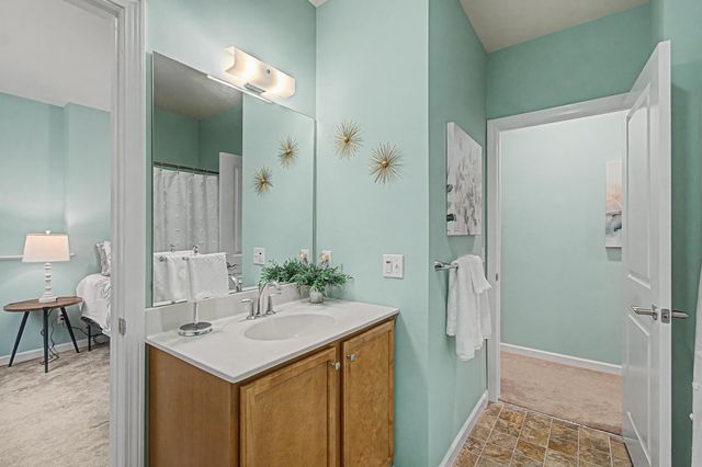 10 Stonebrook Circle, Essex, VT 05452