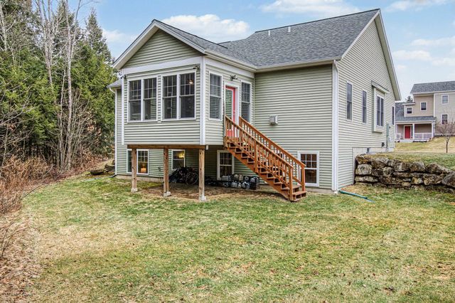 10 Stonebrook Circle, Essex, VT 05452