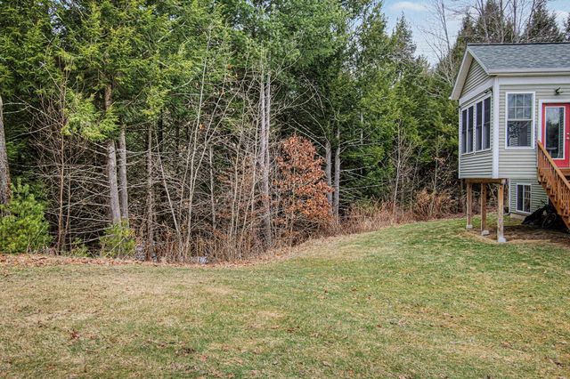 10 Stonebrook Circle, Essex, VT 05452