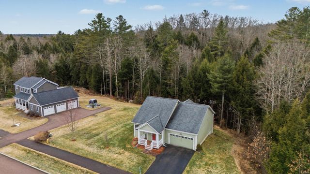 10 Stonebrook Circle, Essex, VT 05452