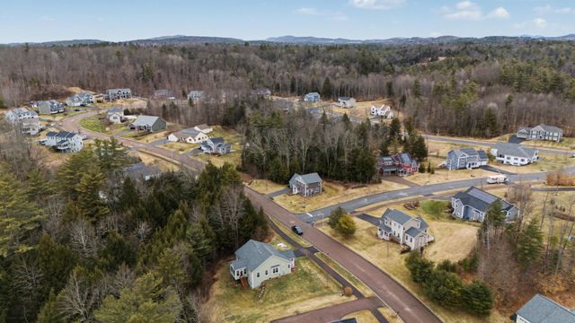 10 Stonebrook Circle, Essex, VT 05452