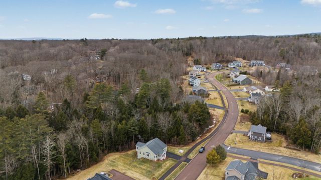 10 Stonebrook Circle, Essex, VT 05452