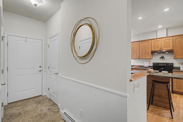 10 Stonebrook Circle, Essex, VT 05452