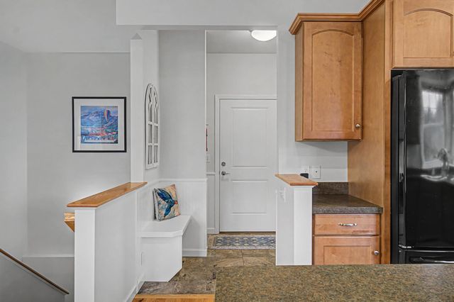 10 Stonebrook Circle, Essex, VT 05452