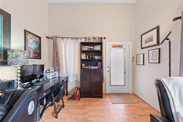 8040 Tatum Waterway Dr 11, Miami Beach, FL 33141