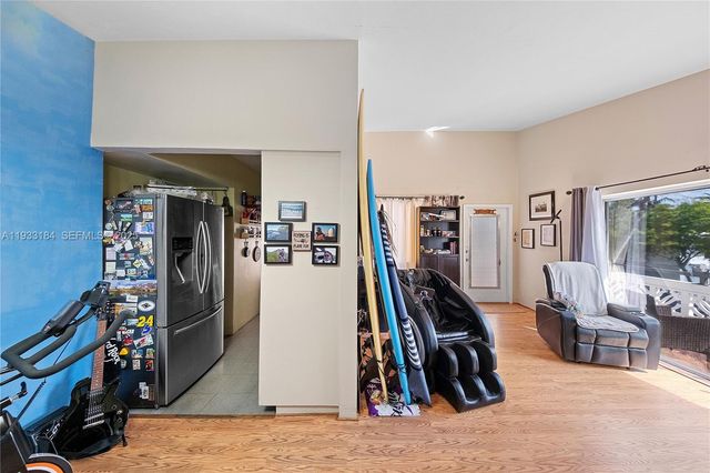 8040 Tatum Waterway Dr 11, Miami Beach, FL 33141