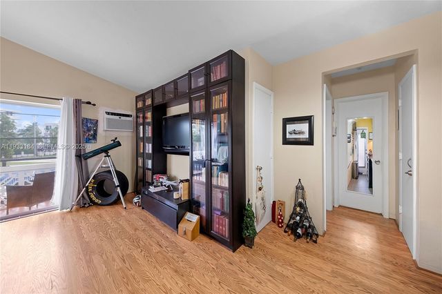 8040 Tatum Waterway Dr 11, Miami Beach, FL 33141