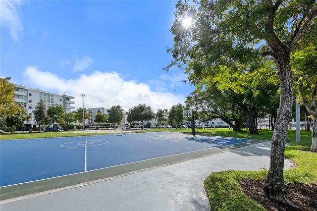 8040 Tatum Waterway Dr 11, Miami Beach, FL 33141