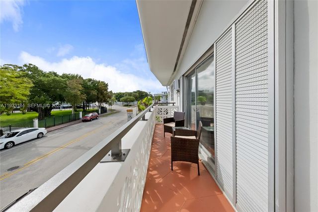 8040 Tatum Waterway Dr 11, Miami Beach, FL 33141