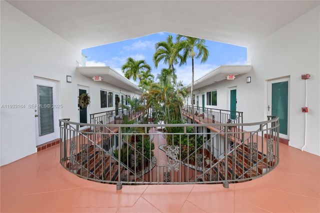 8040 Tatum Waterway Dr 11, Miami Beach, FL 33141