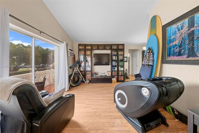 8040 Tatum Waterway Dr 11, Miami Beach, FL 33141