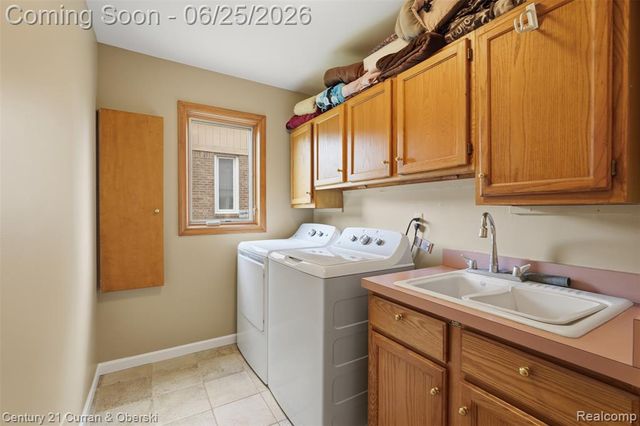 30785 Mystic Forest Drive, Farmington, MI 48331
