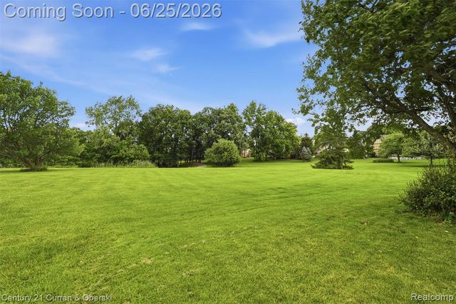30785 Mystic Forest Drive, Farmington, MI 48331