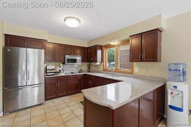 30785 Mystic Forest Drive, Farmington, MI 48331