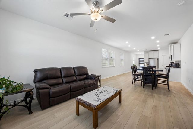 685 Papaya DR, Buda, TX 78610